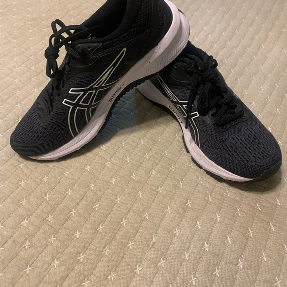 ASICS GT-1000 Women’s Size 7.5 Black and White Running Shoes - Picture 1 of 10